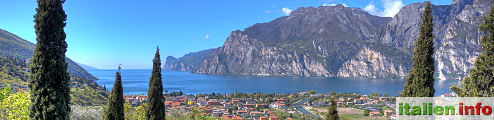 Italien genießen mit Italien.Info: Blick auf Nago-Torbole (TN) und den Gardasee - Trentino-Südtirol